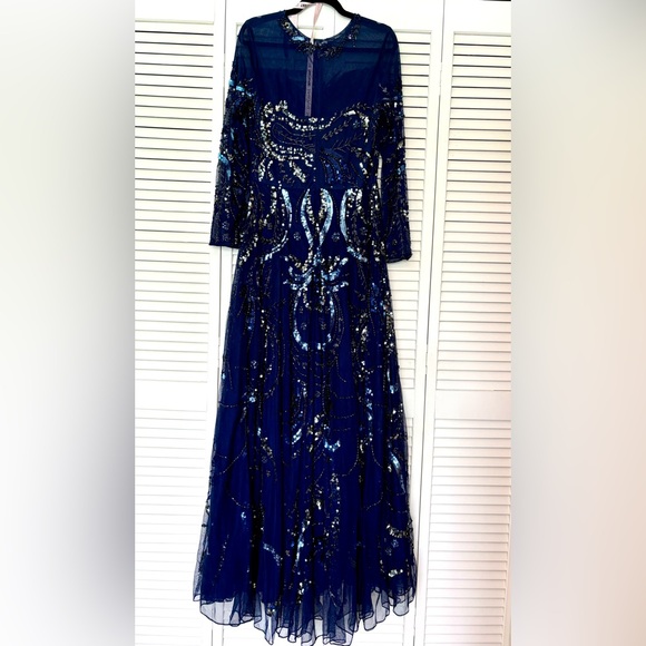NWT Mac Duggal Embellished 5217 Long
Sleeve Gown 8 - Picture 8 of 11